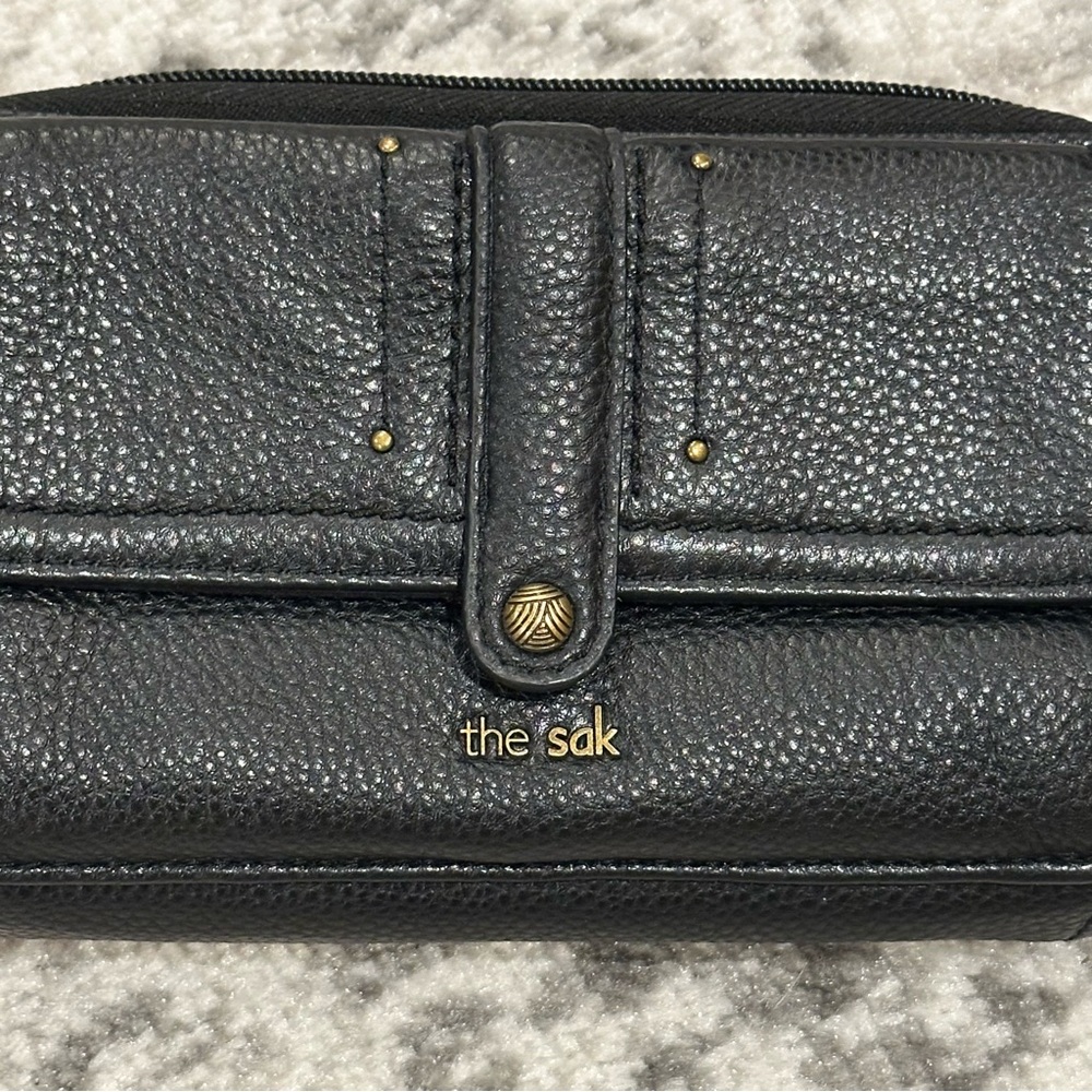 The Sak Sequoia Extra Large Smartphone Black Leather Crossbody Bag Purse - Picture 2 of 9